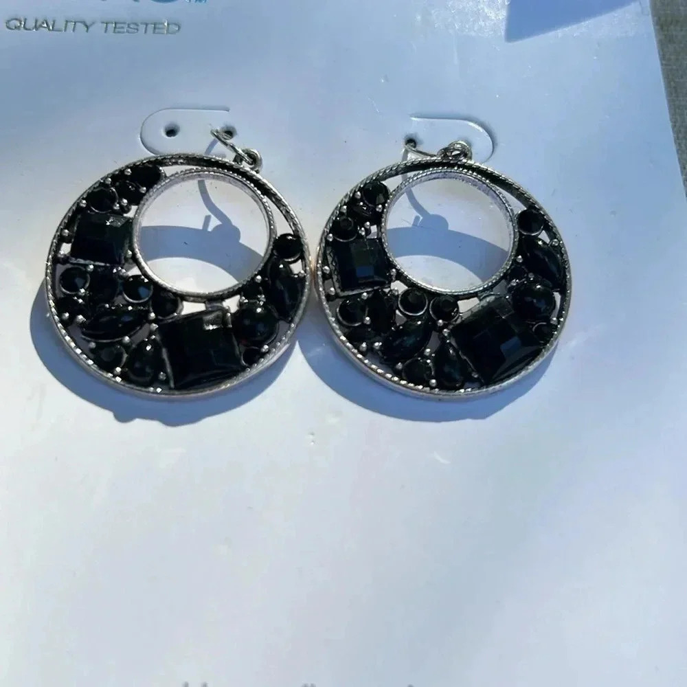 Time and Tru Black Stone Circle Drop Earrings Silver Tone Hypoallergenic New
